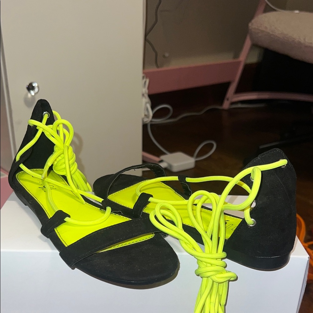 Rouje Black and Neon Yellow Sandals